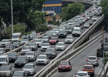 fluxo de veículos, movimento de carros, circulação de veículos