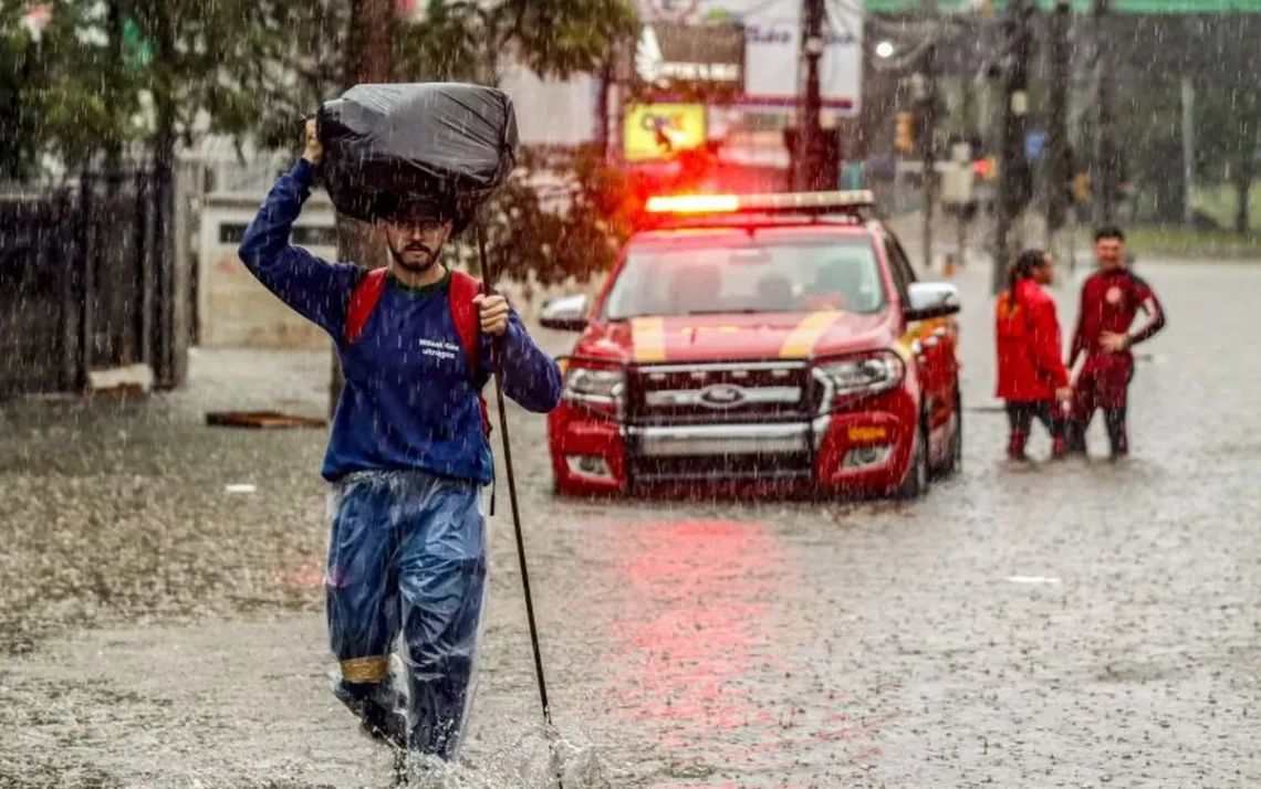 tempestades, precipitações, pluviais;