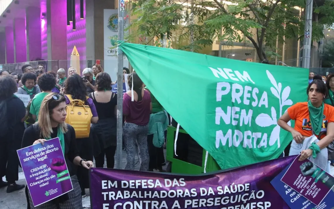 interrupção, de gravidez, aborto, permitido pela lei.