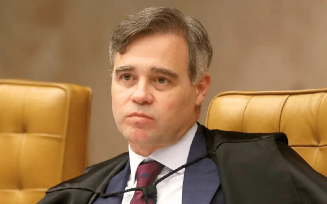 contratação, de serviço jurídico, sem licitação, concorrência, contratação direta, de advogado;