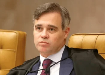 contratação, de serviço jurídico, sem licitação, concorrência, contratação direta, de advogado;