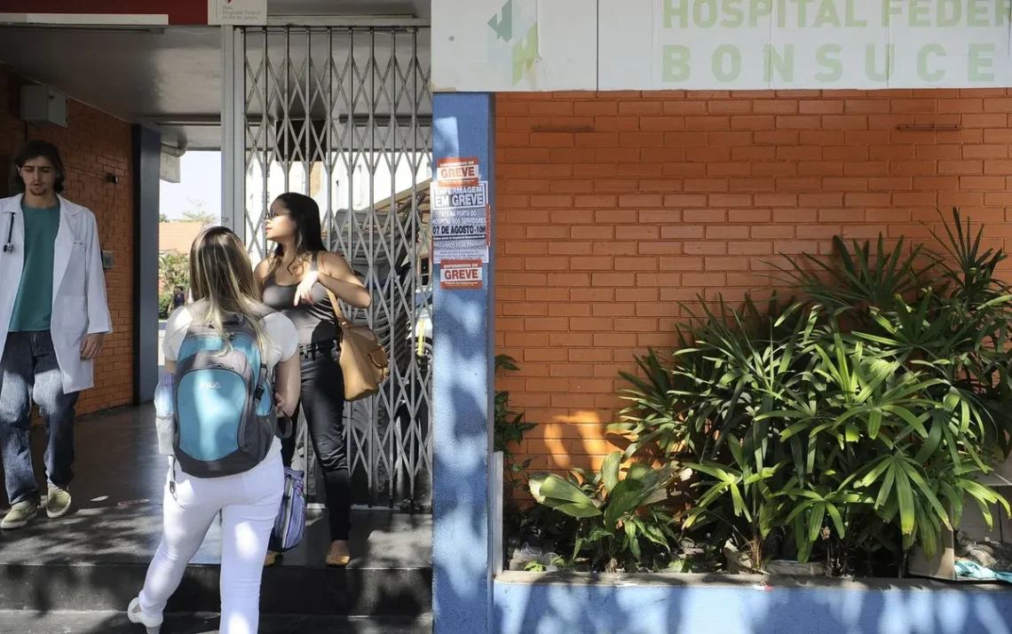 unidades hospitalares, instituições de saúde, centros de atendimento;