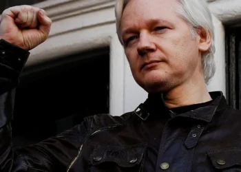 presidente, jornalista, australiano, fundador, do Wikileaks;