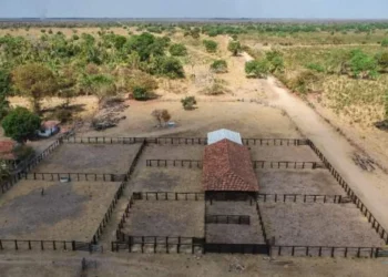 propriedade rural, fazenda, sítio;