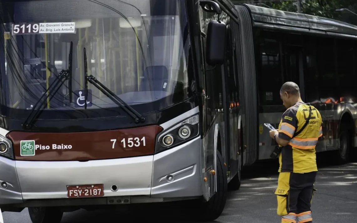 paralisação, paralisação de ônibus, suspensão;