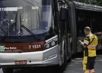 paralisação, paralisação de ônibus, suspensão;