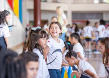 investimento em educação;