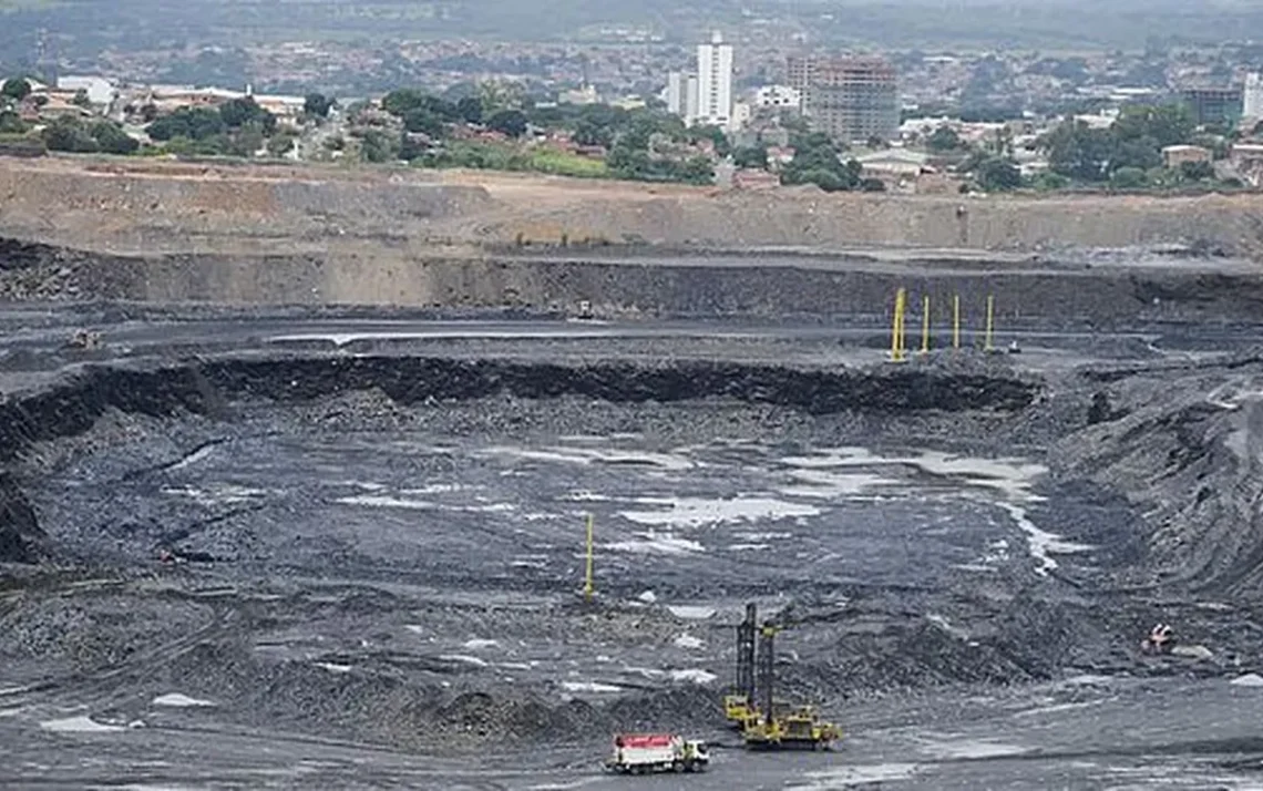 Minerais essenciais, Recursos críticos, Recursos estratégicos;