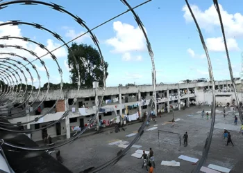 detenção, encarceramento, reclusão;