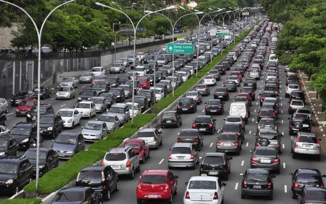 restrições, de circulação;