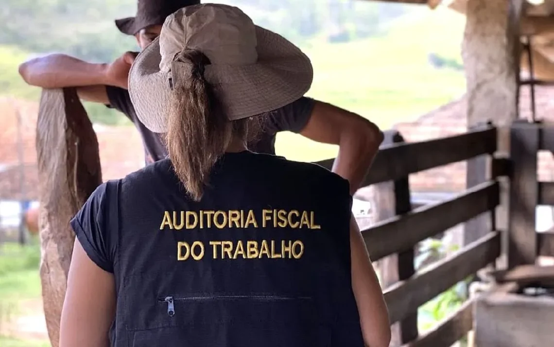 escravidão, moderna escravidão, trabalho forçado, tráfico, de pessoas;