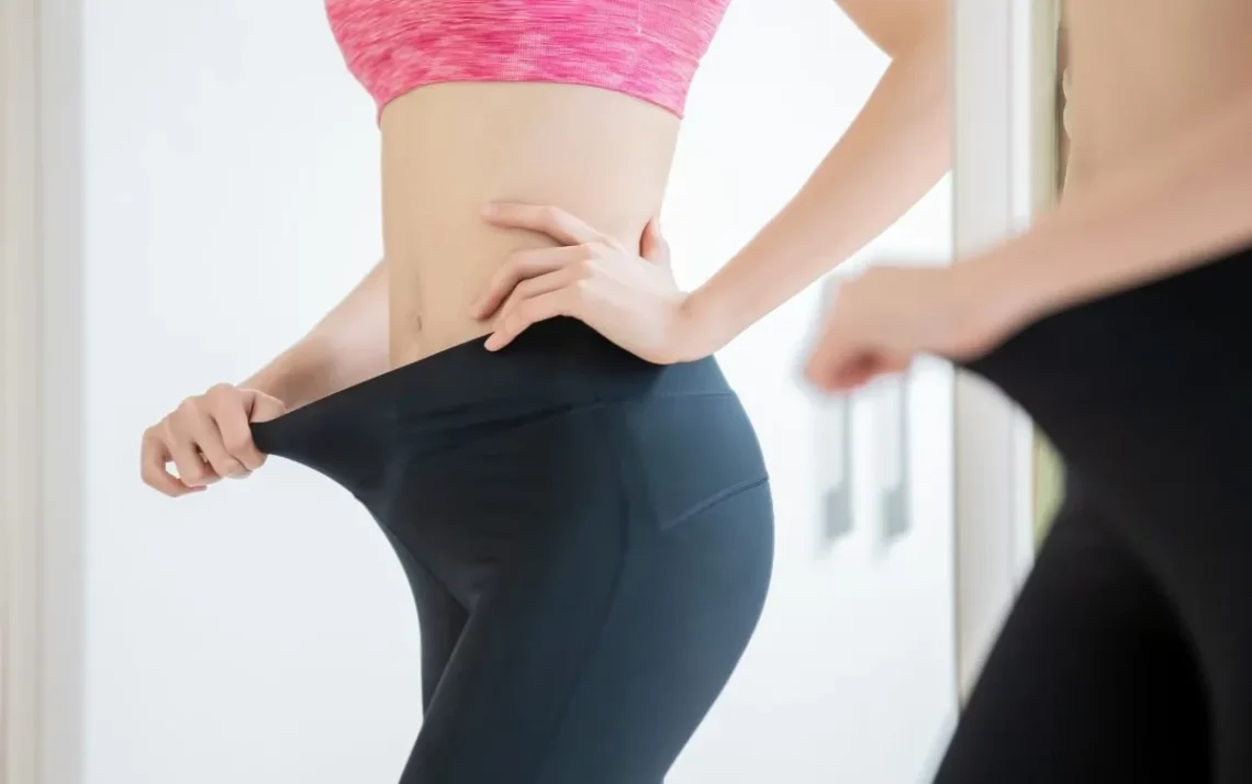 @Shutterstock Beber bastante água ajuda a perder barriga - Foto: Shutterstock Veja como os tratamentos estéticos podem ajudar a perder barriga - Foto: Getty Images - Todos os direitos: @ Minha Vida